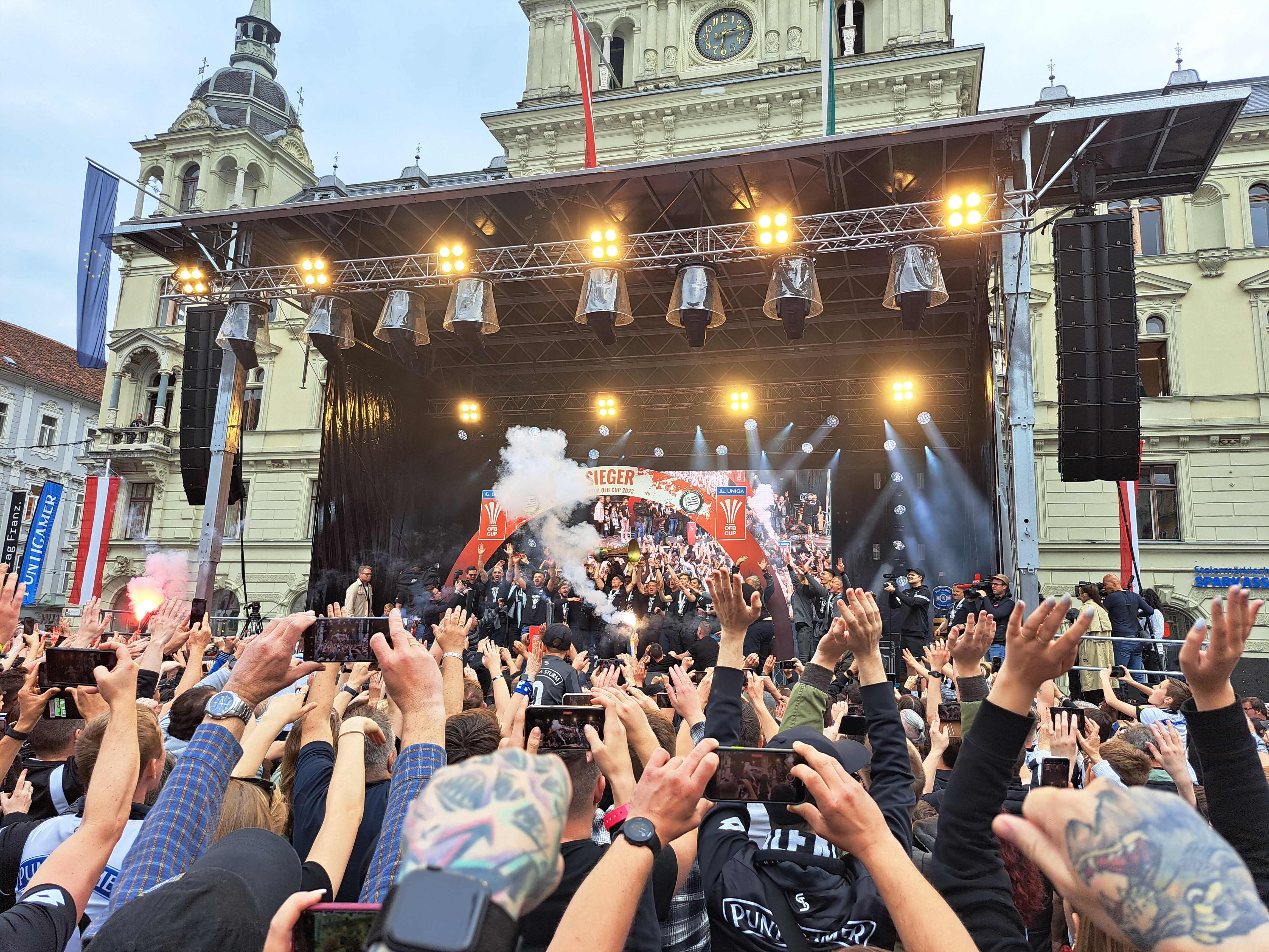 klippmagazin Fans feiern mit Sturm Graz am Hauptplatz